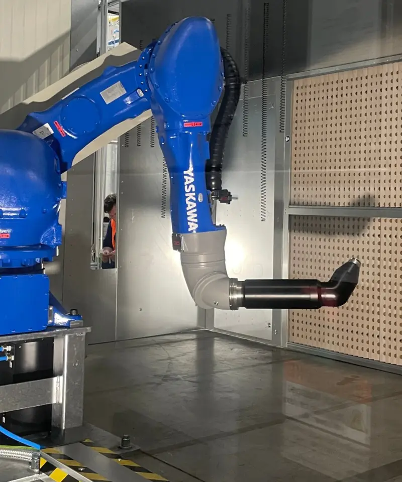 Präzisionsmontage von Lackierroboter-Komponenten