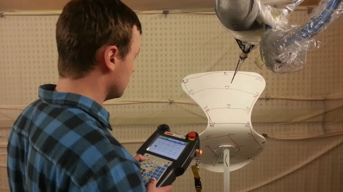 Praxistraining für Roboterbediener an modernen Lackieranlagen